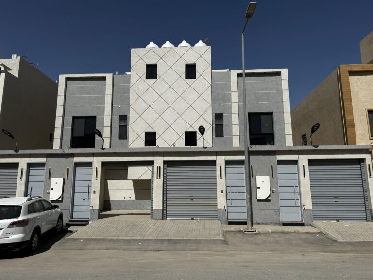 للبيع دور علوي مع ملحق الشفاء حي بدر