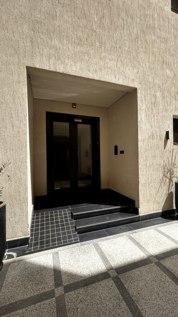 شقة مميزة للبيع في حي العارض — الرياض