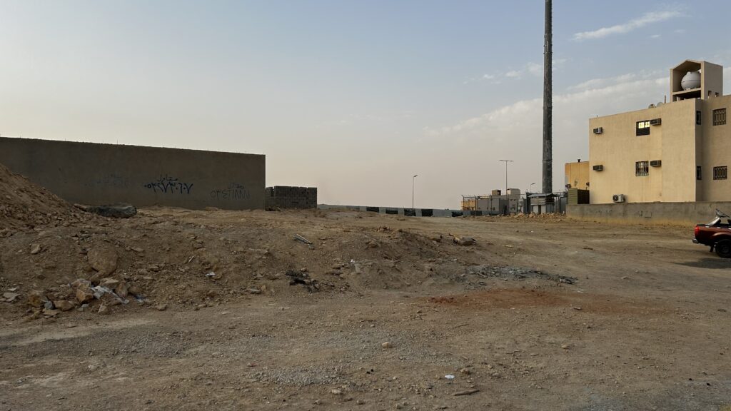 أرض سكنيه للبيع حي لبن ظهير طريق الطايف — الرياض